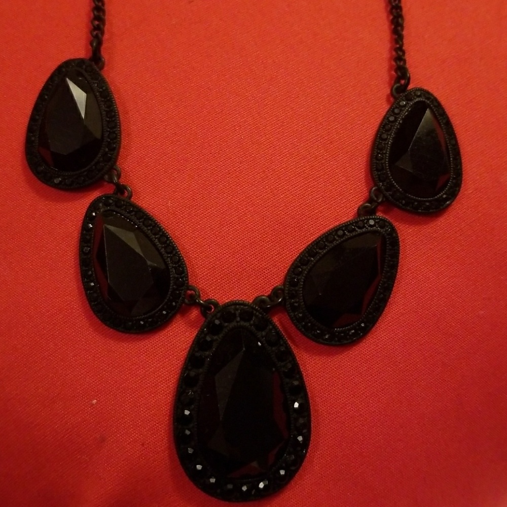 Costume - Necklace - Picture 2 of 3